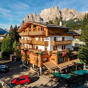 https://hotel-ciasa-lorenzi.hotelinveneto.com